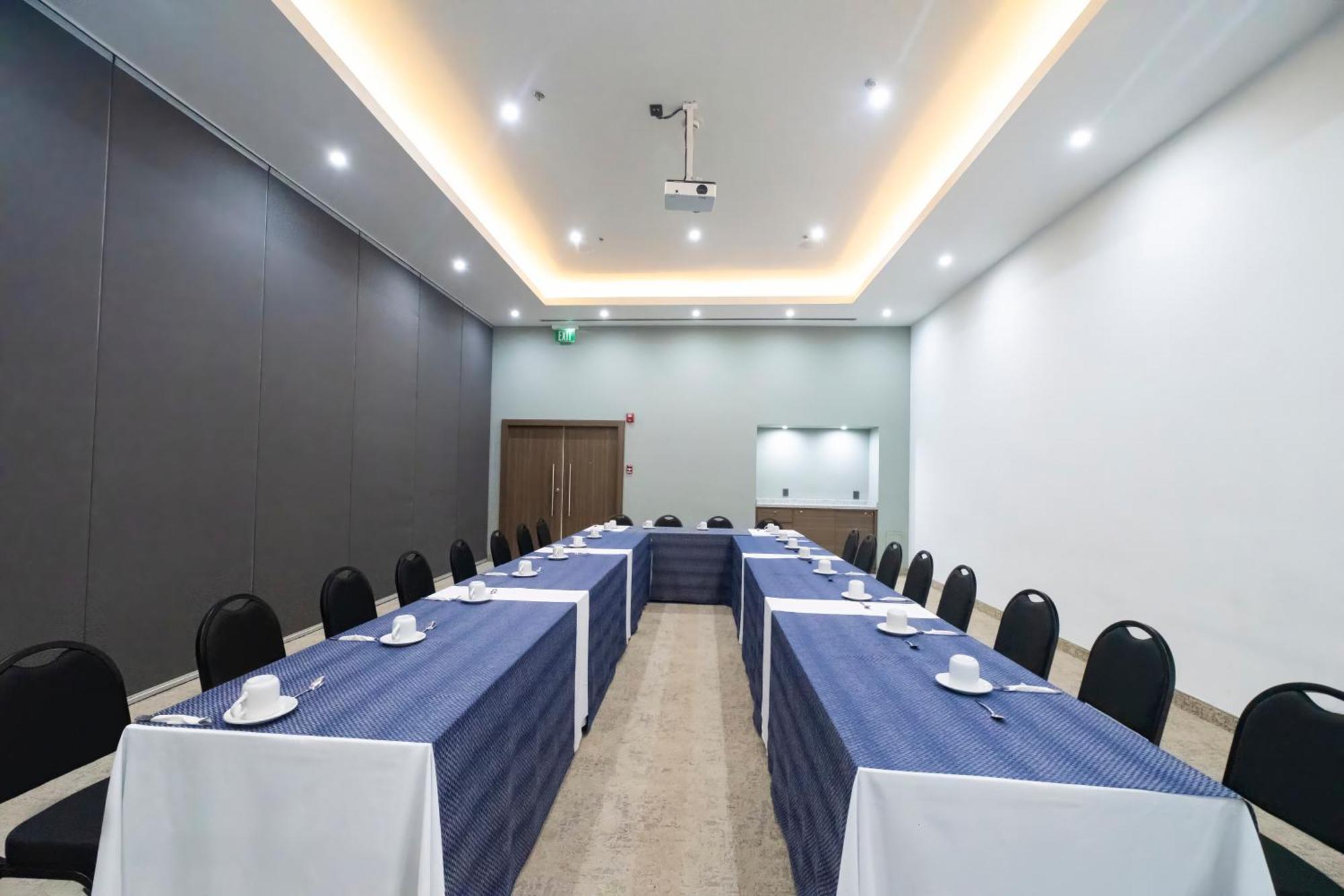 Holiday Inn Uruapan By Ihg Exteriör bild