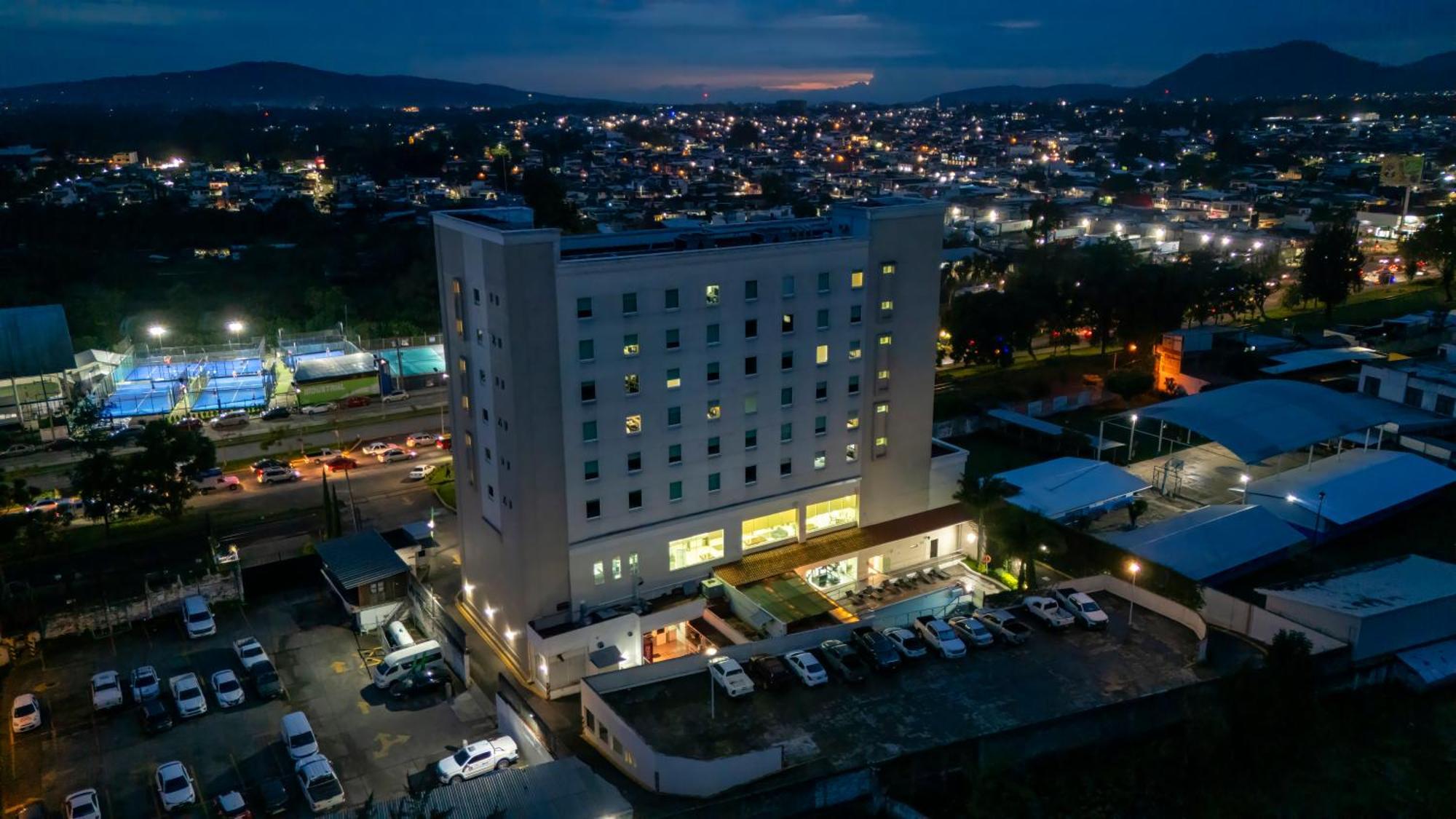 Holiday Inn Uruapan By Ihg Exteriör bild