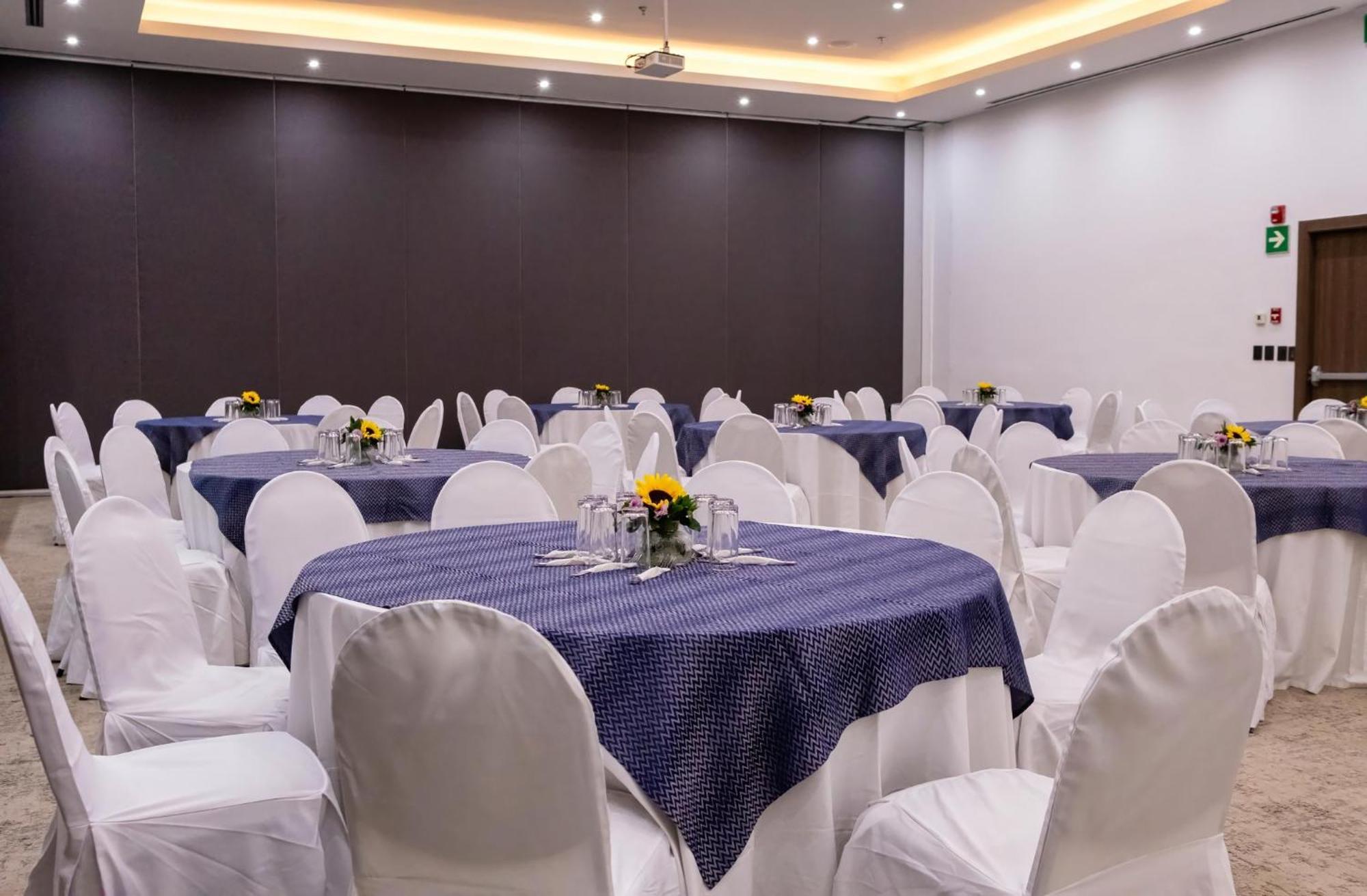 Holiday Inn Uruapan By Ihg Exteriör bild