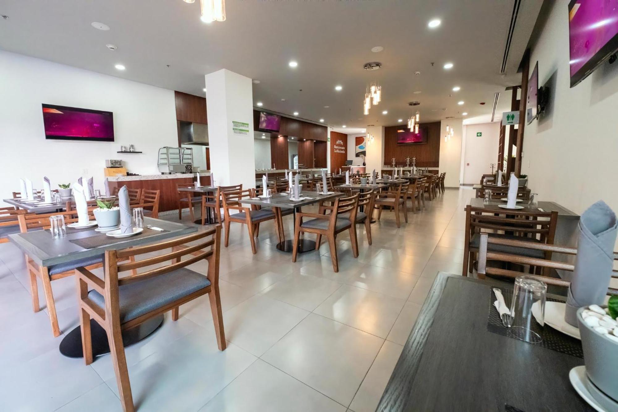 Holiday Inn Uruapan By Ihg Exteriör bild