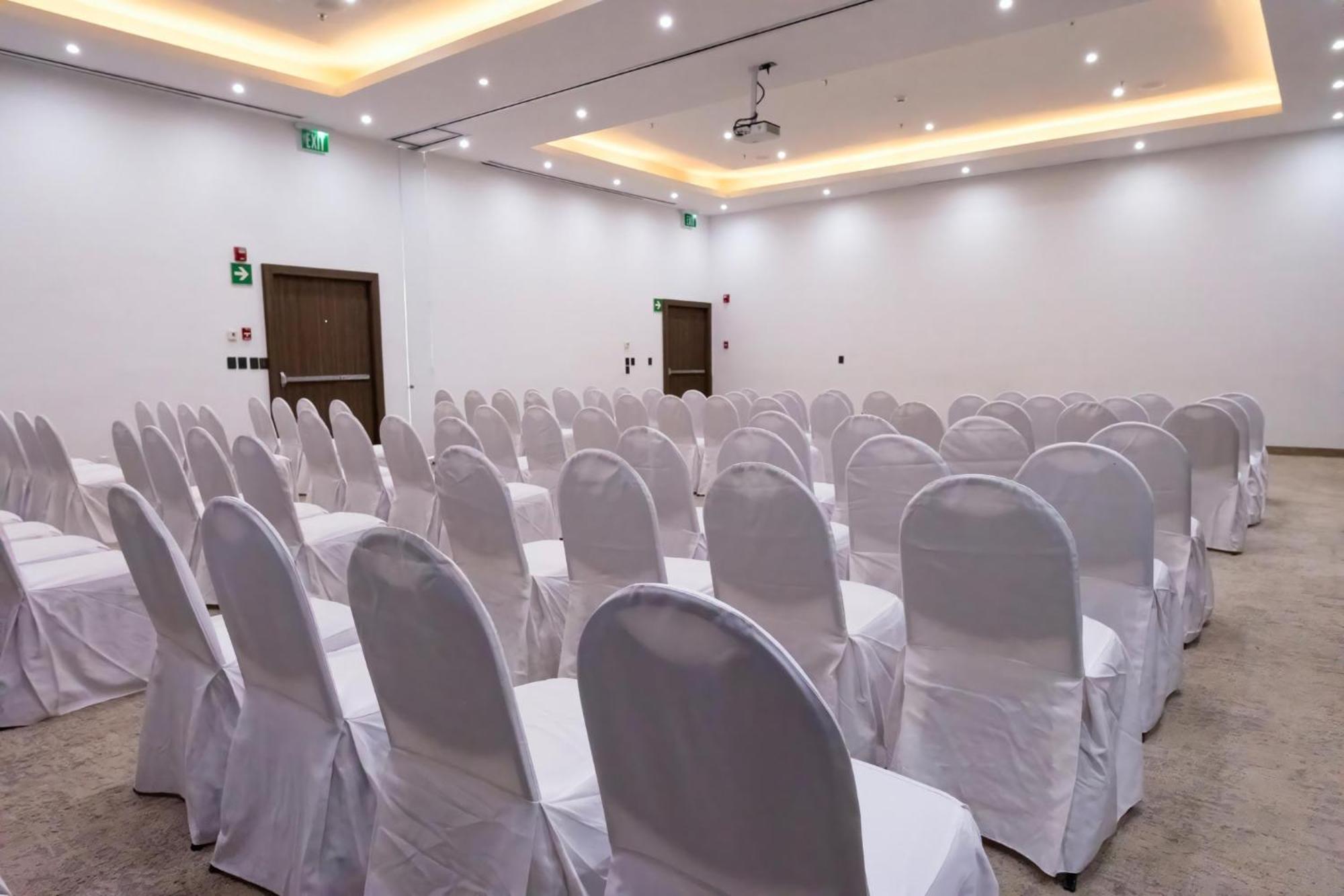 Holiday Inn Uruapan By Ihg Exteriör bild
